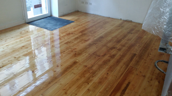 prezzo e costi lamatura, levigatura, verniciatura, posa e cambio colore parquet Milano