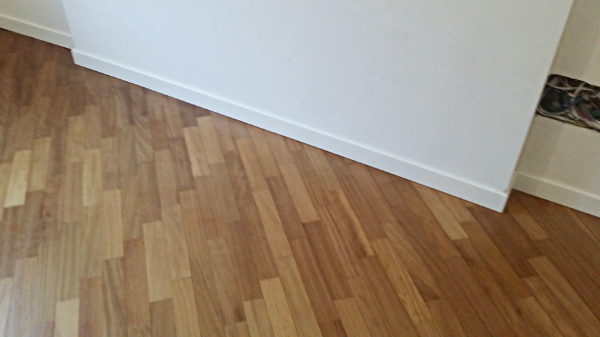verniciatura, lucidatura, stuccatura di una sola stanza con pavimento in  parquet con vernice ad acqua opaca a Milano e a Monza