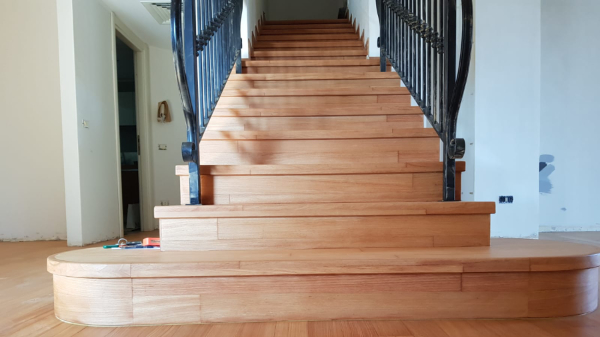 verniciatura ad acqua, lamatura e stuccatura di pavimenti in parquet a Milano e a Monza